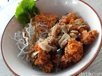 Gyoza Bar: Mencicip Gyoza Fusion dengan Topping Keju dan Saus Mentai