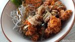 Enaknya Gyoza Platter dengan Topping Keju dan Saus Mentai