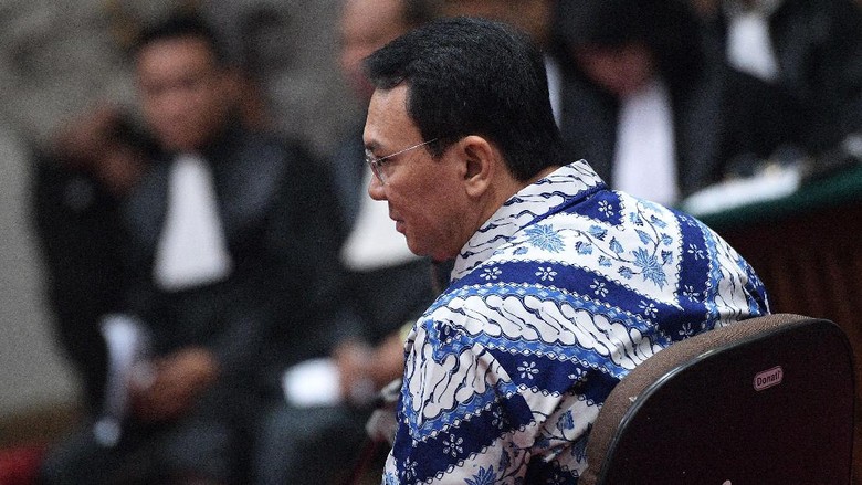 Pengacara Sebut Hakim Minta Ahok Dihadirkan ke Sidang Gugatan Cerai Pengacara Sebut Hakim Minta Ahok Dihadirkan ke Sidang Gugatan Cerai
