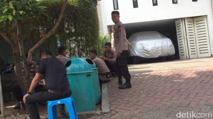 Ahok Huni Rutan Cipinang, Rumahnya Dijaga Ketat Brimob