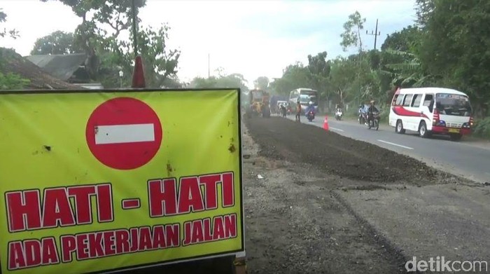 Perbaikan Jalan Penghubung Jawa dan Bali Dikebut