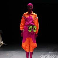 Koleksi busana terbaru dari brand Mel Ahyar First yang mengusung tema Fractal Gradina di Plaza Indonesia Fashion Week 2017. Plaza Indonesia. Thamrin. Jakarta. [Foto: Mohammad Abduh/Wolipop]