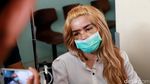 Penuh Luka di Wajah, Ini Penampakan Sheila Marcia Saat Keluar Rumah Sakit