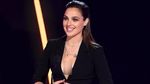 Dikritik Punya Dada Kecil, Gal Gadot Tetap Seksi Kok!
