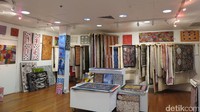 Ada juga galeri seni lukisan Aborigin. Lukisan ini punya makna spiritual lho, semua simbol ada artinya (Fitraya/detikTravel)