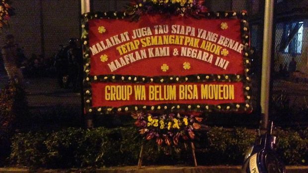 Karangan bunga untuk Ahok