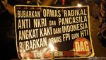 Massa Pendukung Ahok Nyalakan Lilin di Cipinang
