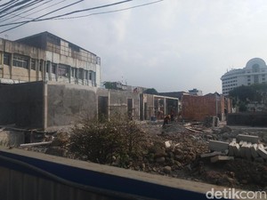 Ada Bunker Sampah 10 Ton, Pembangunan Lokasi PKL Kota Tua Molor