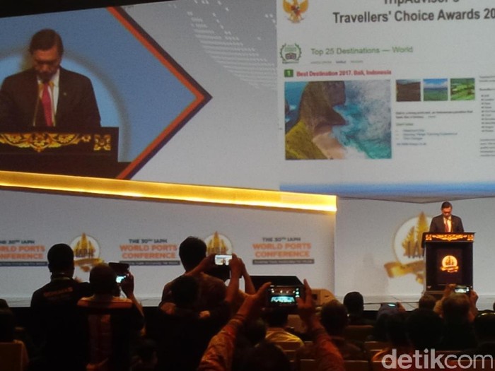 Di Depan Operator Pelabuhan Dunia, Luhut Pamer Program Tol Laut