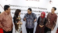 Di tengah kian maraknya perkembangan bisnis e-commerce dan tingginya pengguna internet di Indonesia, Holcim Indonesia memberikan kemudahan kepada para pelanggan, calon konsumen dan toko dengan meluncurkan salah satu program unggulan Holcim yaitu aplikasi online Solusi RumahKu.