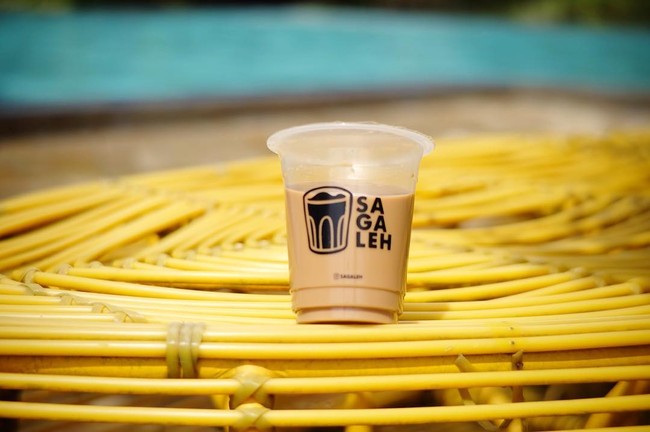 Slurrpp! Segar Dingin Es Kopi Susu Kekinian Ada di 5 Tempat Ini