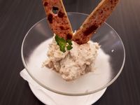 OWL Cafe: Sedapnya Spaghetti Bersaus Laksa hingga Durian Pengat yang Legit