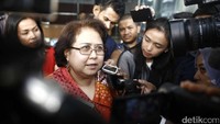 Pengacara Elza Syarief  usai menjalani pemeriksaan di gedung KPK, Jakarta, Rabu (10/5/2017).