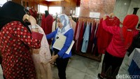 Produk yang dipasarkan antara lain busana, kuliner, serta kerajinan tangan.