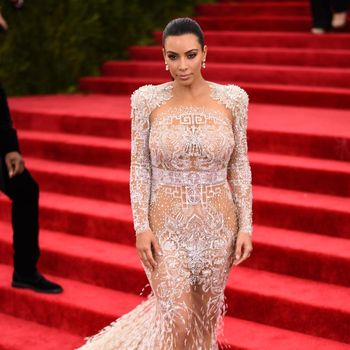 Tubuh Sexy Kim Kardashian dan Iklan Jadul Makanan di Indonesia