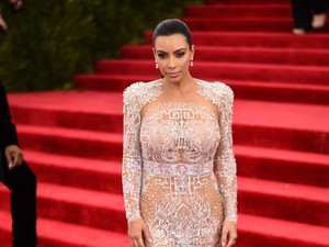 Kim Kardashian Kembali Serang Taylor Swift