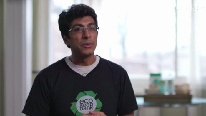 Pria Ini Perbaiki Sanitasi di Desa dengan Daur Ulang Sabun Hotel