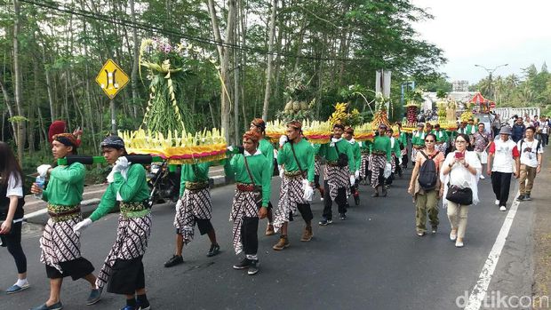 Rombongan pawai