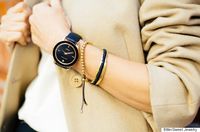 Gelang Ini Bikin Kunciran Jadi Aman & Cantik Dipakai di Pergelangan Tangan