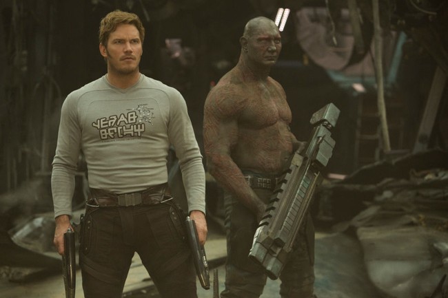 Chris Pratt yang memerankan Star-Lord di Guardians of the Galaxy melakukan latihan pembentukan otot dengan pull-up/pull-down, dumbbell rows dan push-up. Ia juga olahraga lari, renang dan tinju untuk menjaga ketahanan tubuh. Foto: Dok. Marvel