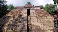 Tangga lokasi tes keperawanan di Piramida Candi Sukuh (Wahyu/detikTravel)