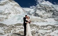 <i>Epic</i>! Pasangan Menikah di Gunung Everest Setelah Trekking 3 Minggu