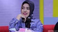 Fairuz A Rafiq di Rumpi: No Secret Trans tv, Kapten Tendean, Jakarta Selatan, Selasa (9/5/2017). Pool/Hanif Hawari/detikFoto.