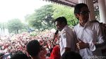 Gelar Aksi Simpatik, Warga Merahkan Balai Kota DKI