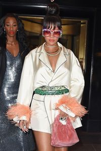 Syahrini Pakai Kacamata Gucci Rp 16 Juta yang Mirip Seperti Rihanna