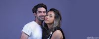 Reza Rahadian dan Adinia Wirasti saat pemotretan celeb of the month 