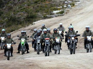Kala Presiden Jokowi Nge-trail Disandingkan Kamen Rider