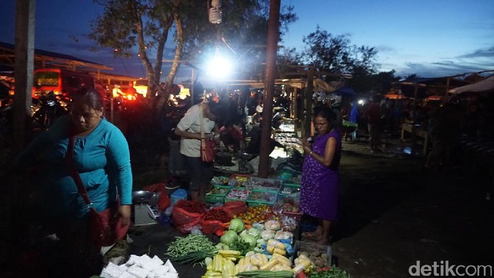 Belanja Gelap-gelapan di Merauke