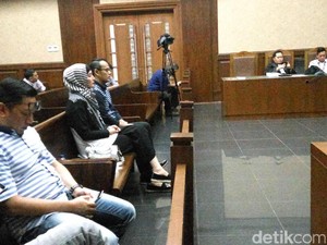 Hadapi Tuntutan, Fahmi Darmawansyah Ditemani Inneke Koesherawati
