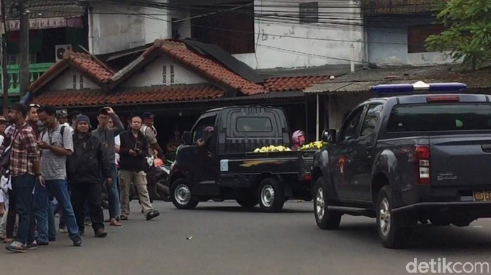 Karangan Bunga untuk Ahok Ditolak Penjaga Mako Brimob