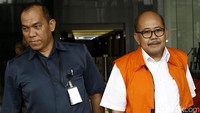 Dalam kasus dugaan suap ini, KPK telah menetapkan empat orang tersangka. Keempatnya adalah M Firmansyah Arifin, Saiful Anwar, Arief Cahyana, serta Agus Nugroho dari pihak swasta. 