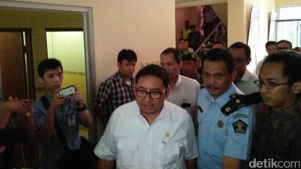 Fadli Zon mengunjungi Lapas Gunung Sindur.