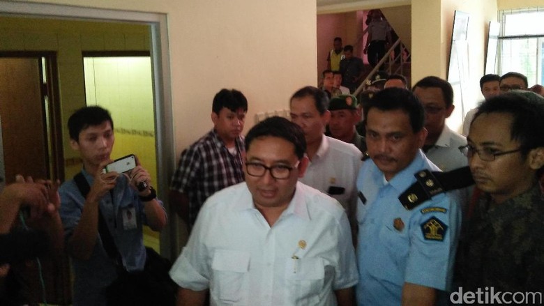 Ini yang Dibahas Ustaz ABB dan Fadli Zon di Lapas Gunung Sindur Ini yang Dibahas Ustaz ABB dan Fadli Zon di Lapas Gunung Sindur