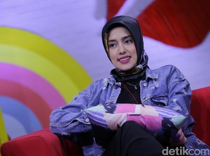 Ibu-ibu Kalian Tak Sendiri! Fairuz Juga Kesulitan Ajari Anak Pelajaran Sekolah