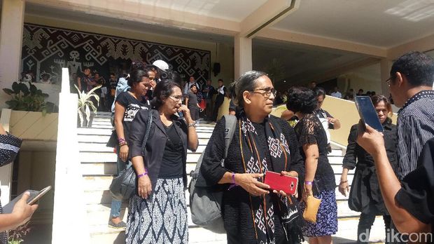 Gerakan perempuan lintas agama di NTT aksi untuk Ahok.
