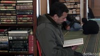 Masjid Raya Paris saat ini dipimpin oleh Mufti Dalil Boubakeur, yang juga menjabat sebagai presiden Dewan Muslin Perancis yang dibentuk tahun 2002.