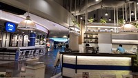 OWL Cafe asal Singapura buka gerai pertama di Gandaria City. Ruang kafe didominasi warna biru dan putih. Terdapat sentuhan kolonial yang membuatnya kian menarik.