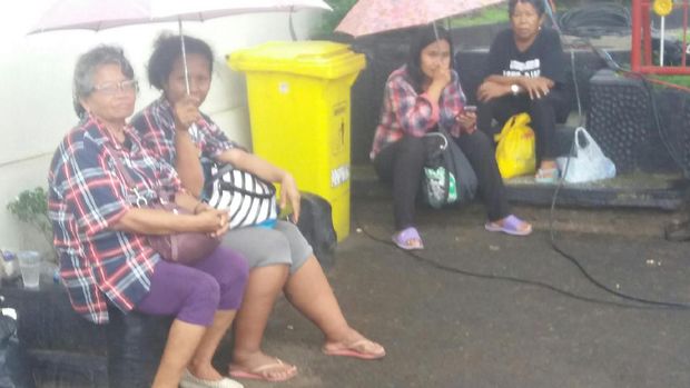 Pendukung meminta Ahok dibebaskan.