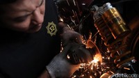 Bengkel ini bisa mengerjakan motor dengan kapasitas kecil maupun motor dengan kapasitas cc besar.