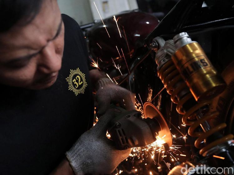 Melihat Bengkel 32 Custom Djakarta