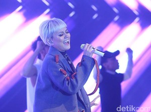Agnez Mo, Seleb Indonesia Pertama yang Dirias Makeup Artist Kim Kardashian