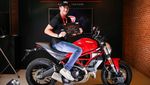 Mike Lewis dan Karina Salim Tunggangi Ducati Monster 797