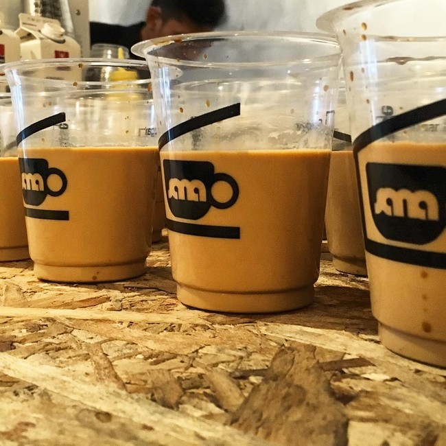 Slurrpp! Segar Dingin Es Kopi Susu Kekinian Ada di 5 Tempat Ini
