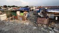 Penertiban kedua ini dilakukan Ahok dan Djarot setelah rumah susun bagi warga tersedia. Pemprov DKI Jakarta telah menyediakan tiga rusun tambahan, yakni rusun di Jalan Raya Bekasi Km 2, rusun tambahan di Rusun Rawa bebek, dan rusun baru di Rusun Marunda Baru.