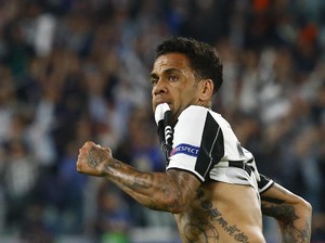 Diserang Fans City karena Pilih PSG, Ini Respons Dani Alves