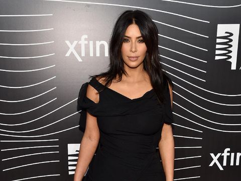 Kulit Merah dan Bersisik, Ini Cara Kim Kardashian Mengobatinya